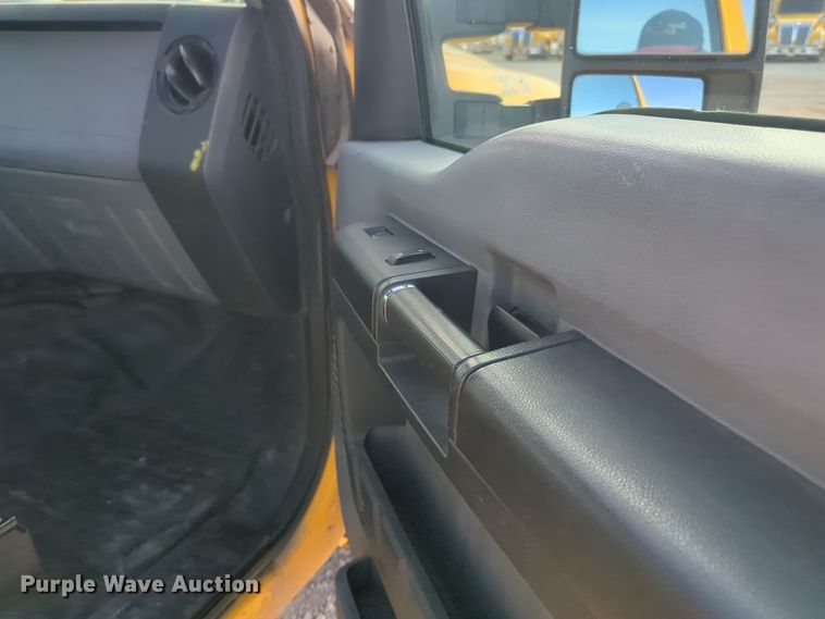 image for item ER4522 2015 Ford F350 Super Duty utility bed pickup truck