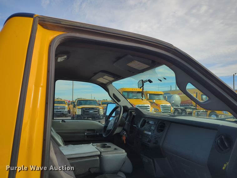 image for item ER4522 2015 Ford F350 Super Duty utility bed pickup truck