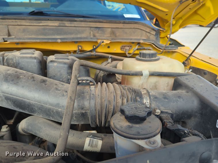 image for item ER4522 2015 Ford F350 Super Duty utility bed pickup truck