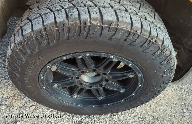 image for item ER4522 2015 Ford F350 Super Duty utility bed pickup truck