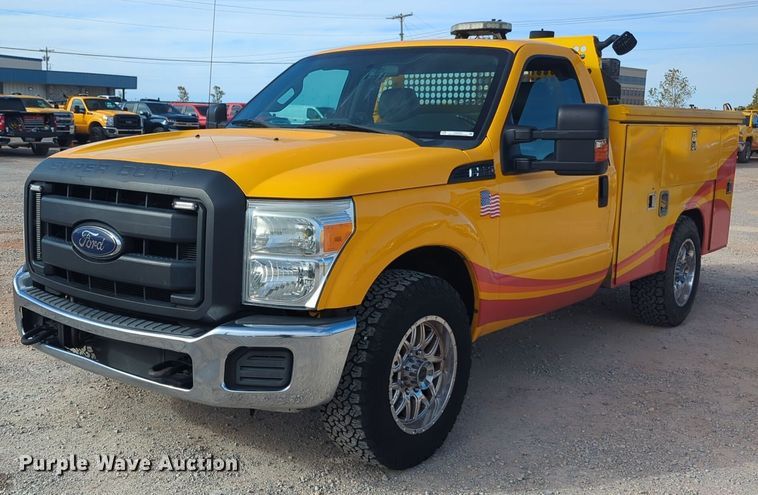 image for item ER4524 2016 Ford F350 Super Duty utility bed pickup truck