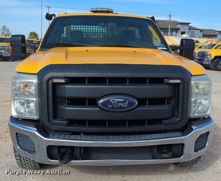 image for item ER4524 2016 Ford F350 Super Duty utility bed pickup truck