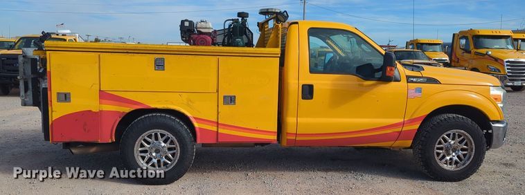 image for item ER4524 2016 Ford F350 Super Duty utility bed pickup truck