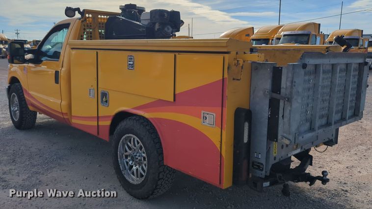 image for item ER4524 2016 Ford F350 Super Duty utility bed pickup truck