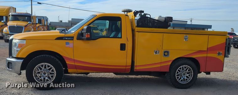 image for item ER4524 2016 Ford F350 Super Duty utility bed pickup truck