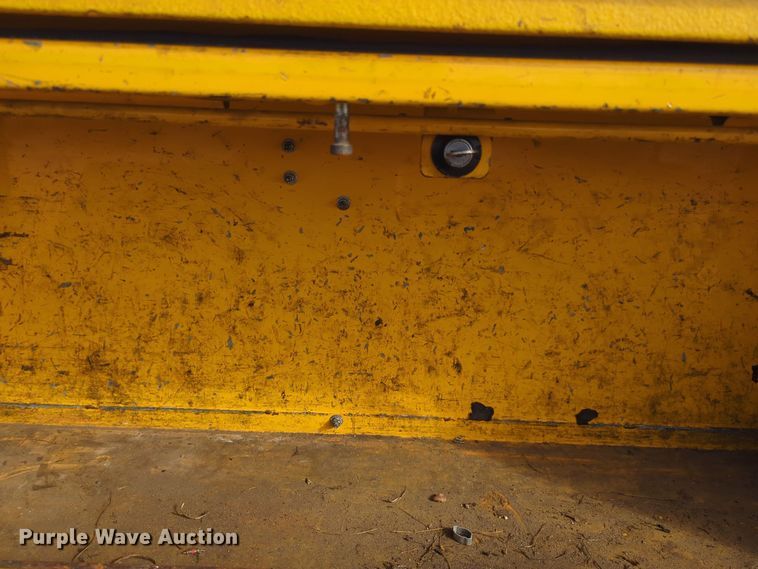 image for item ER4524 2016 Ford F350 Super Duty utility bed pickup truck