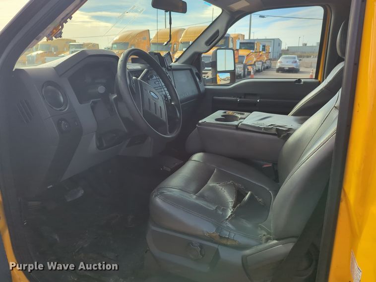 image for item ER4524 2016 Ford F350 Super Duty utility bed pickup truck