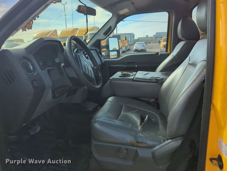 image for item ER4524 2016 Ford F350 Super Duty utility bed pickup truck