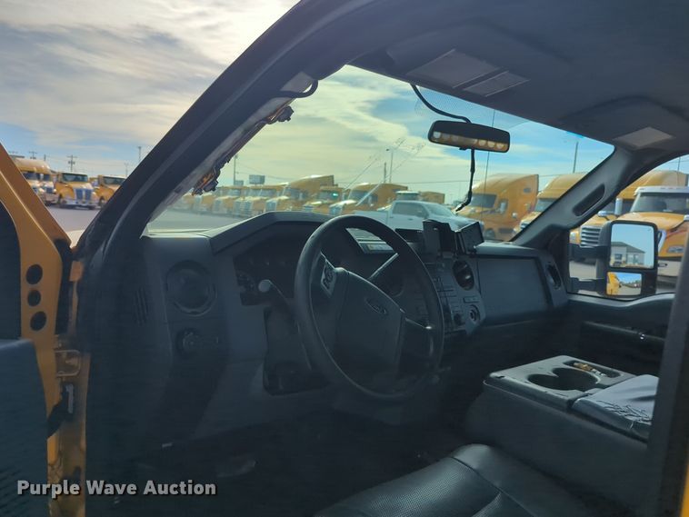 image for item ER4524 2016 Ford F350 Super Duty utility bed pickup truck