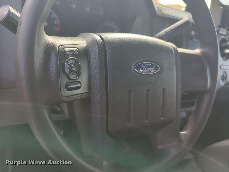 image for item ER4524 2016 Ford F350 Super Duty utility bed pickup truck