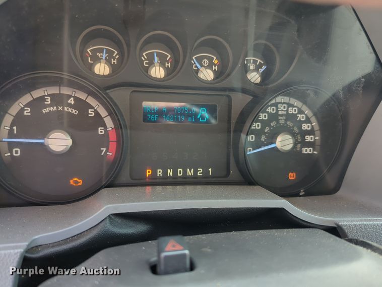 image for item ER4524 2016 Ford F350 Super Duty utility bed pickup truck