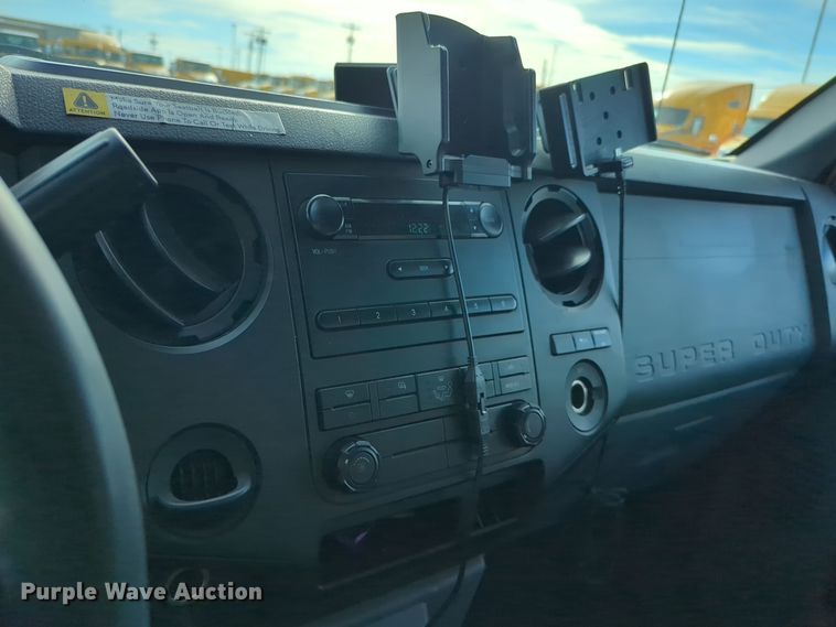 image for item ER4524 2016 Ford F350 Super Duty utility bed pickup truck