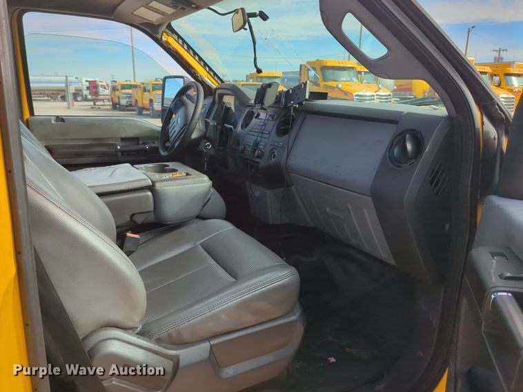 image for item ER4524 2016 Ford F350 Super Duty utility bed pickup truck