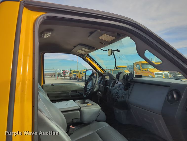 image for item ER4524 2016 Ford F350 Super Duty utility bed pickup truck