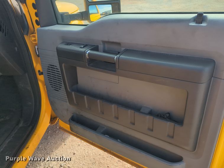 image for item ER4524 2016 Ford F350 Super Duty utility bed pickup truck