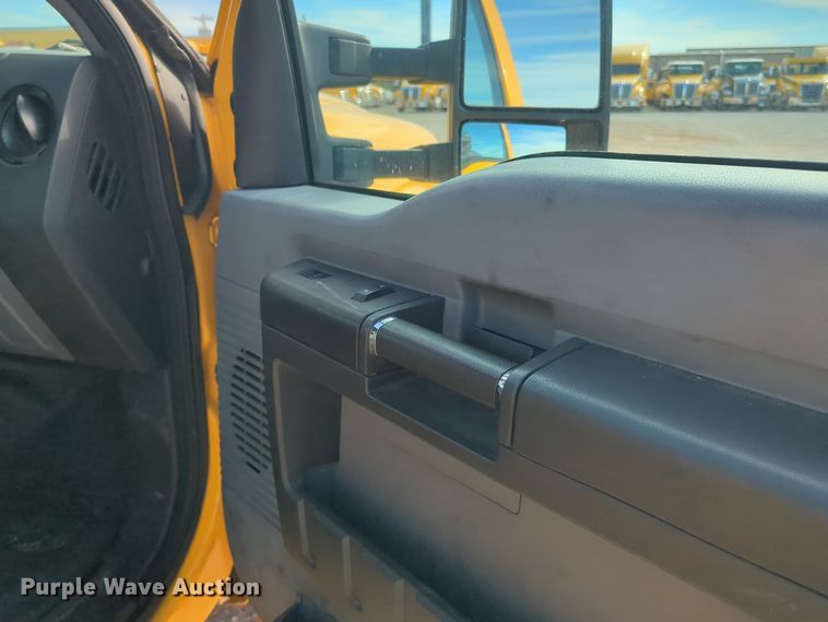 image for item ER4524 2016 Ford F350 Super Duty utility bed pickup truck