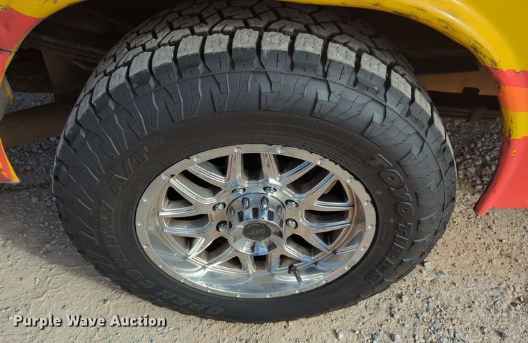 image for item ER4524 2016 Ford F350 Super Duty utility bed pickup truck