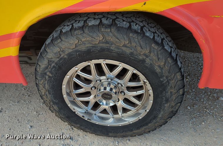 image for item ER4524 2016 Ford F350 Super Duty utility bed pickup truck