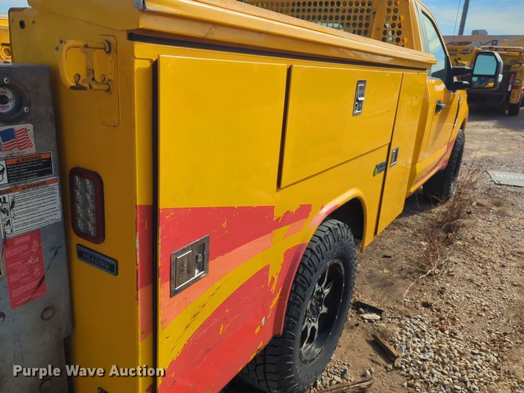 image for item ER4525 2018 Ford F350 Super Duty utility bed pickup truck