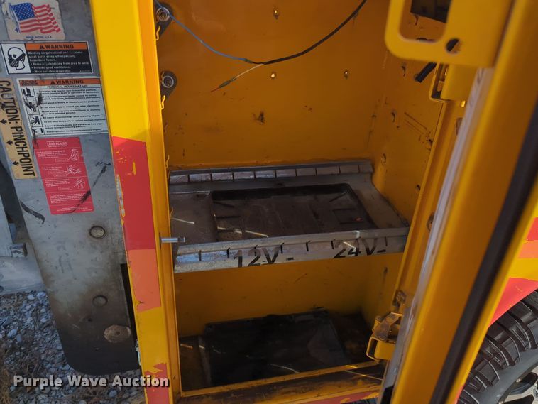 image for item ER4525 2018 Ford F350 Super Duty utility bed pickup truck