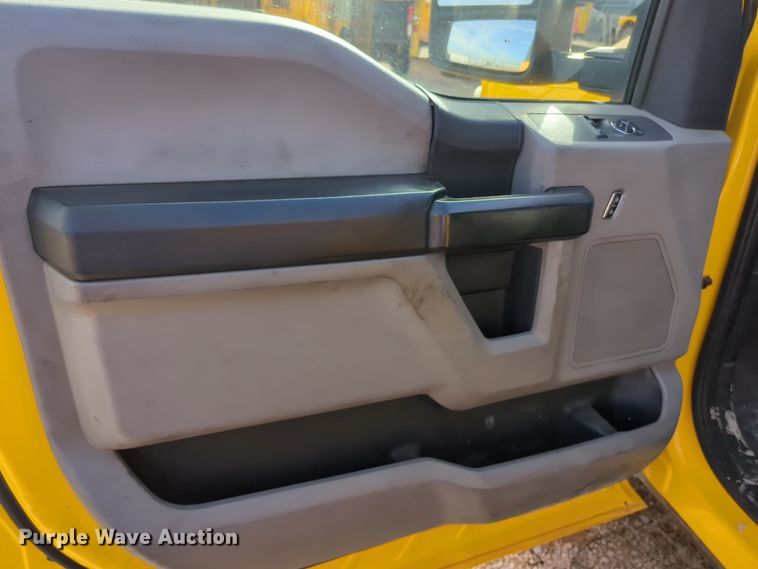 image for item ER4525 2018 Ford F350 Super Duty utility bed pickup truck