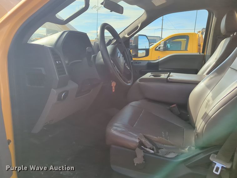 image for item ER4525 2018 Ford F350 Super Duty utility bed pickup truck