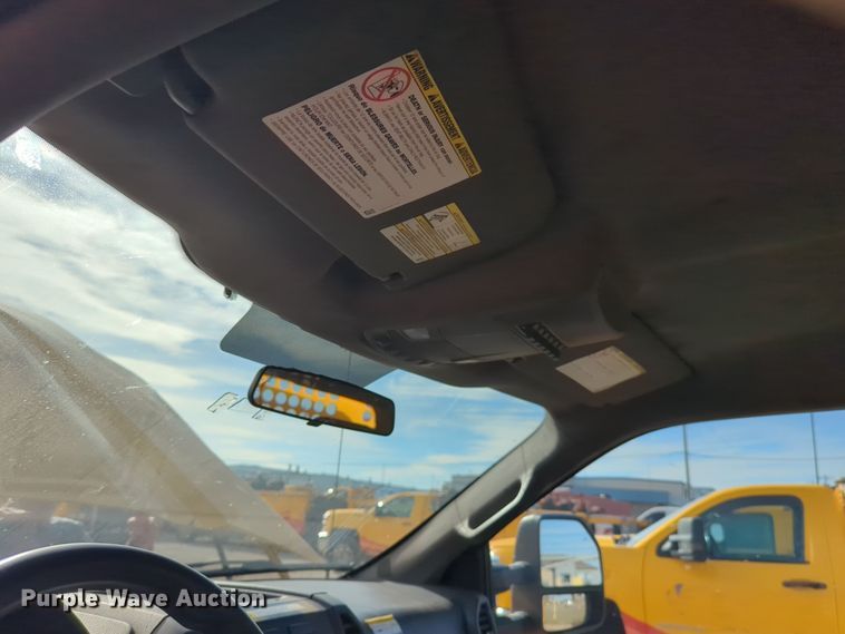 image for item ER4525 2018 Ford F350 Super Duty utility bed pickup truck