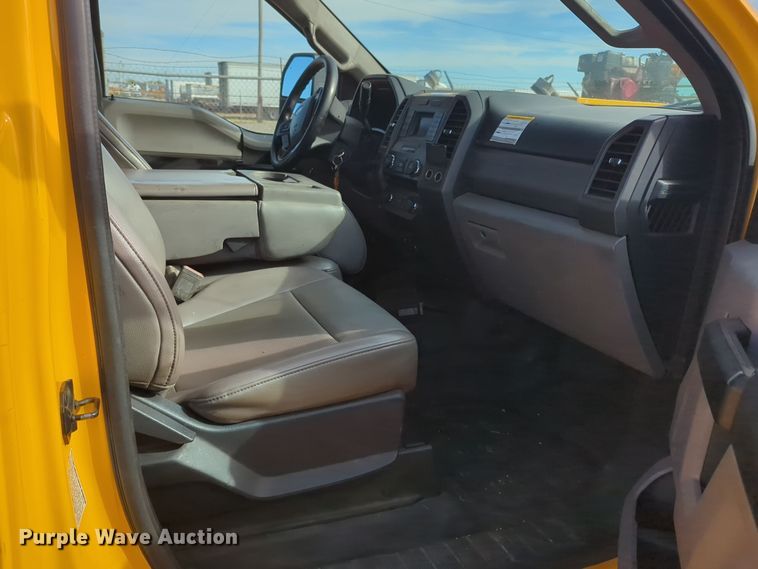 image for item ER4525 2018 Ford F350 Super Duty utility bed pickup truck