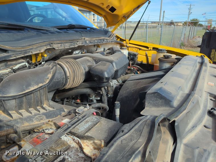 image for item ER4525 2018 Ford F350 Super Duty utility bed pickup truck