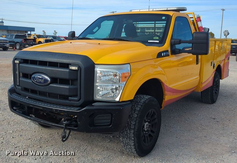 image for item ER4526 2015 Ford F350 Super Duty utility bed pickup truck