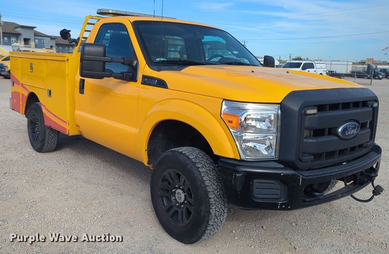 image for item ER4526 2015 Ford F350 Super Duty utility bed pickup truck