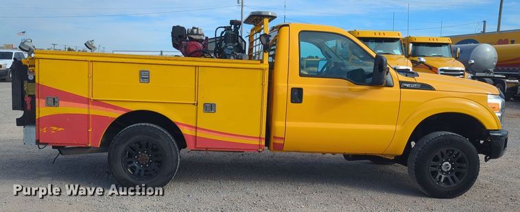 image for item ER4526 2015 Ford F350 Super Duty utility bed pickup truck