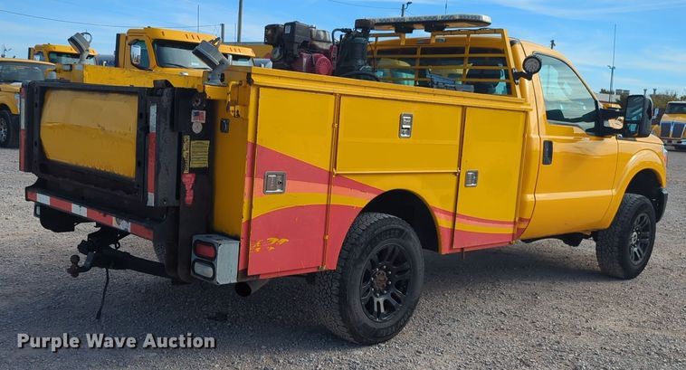 image for item ER4526 2015 Ford F350 Super Duty utility bed pickup truck