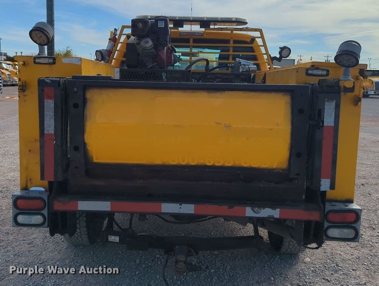 image for item ER4526 2015 Ford F350 Super Duty utility bed pickup truck