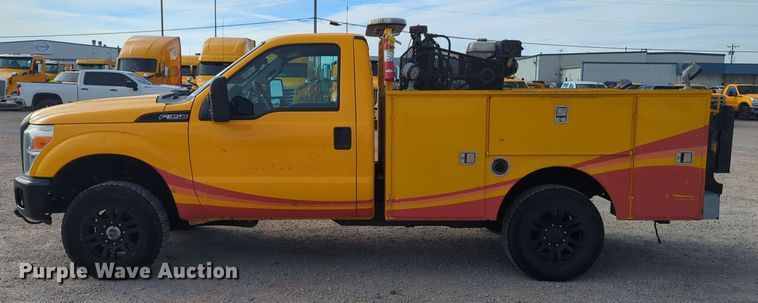 image for item ER4526 2015 Ford F350 Super Duty utility bed pickup truck