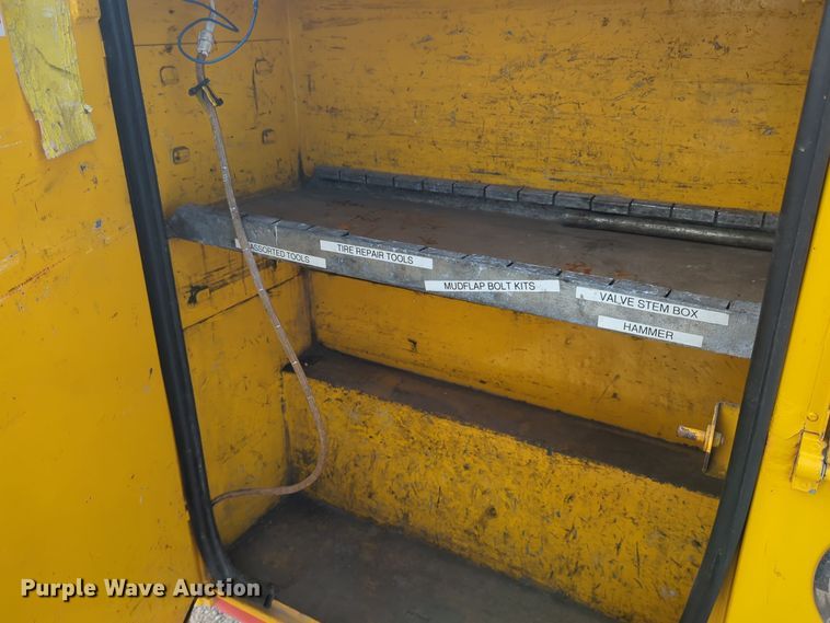 image for item ER4526 2015 Ford F350 Super Duty utility bed pickup truck