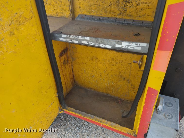 image for item ER4526 2015 Ford F350 Super Duty utility bed pickup truck