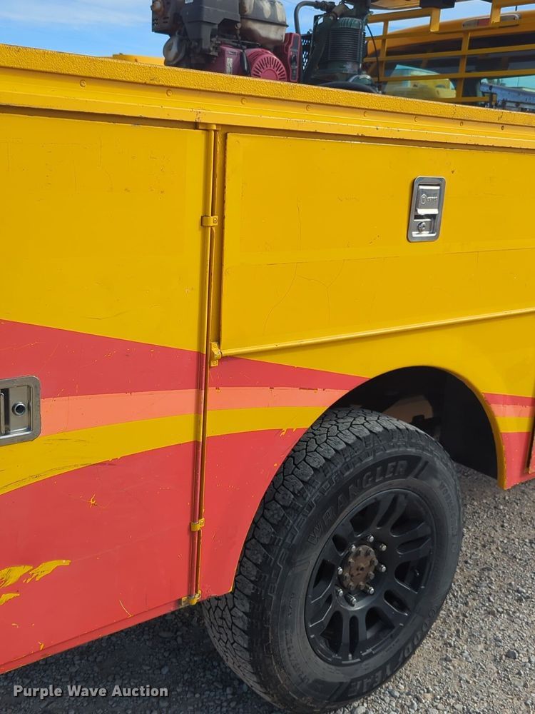 image for item ER4526 2015 Ford F350 Super Duty utility bed pickup truck