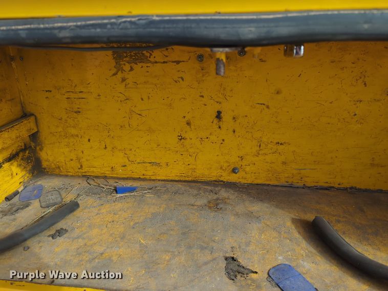 image for item ER4526 2015 Ford F350 Super Duty utility bed pickup truck