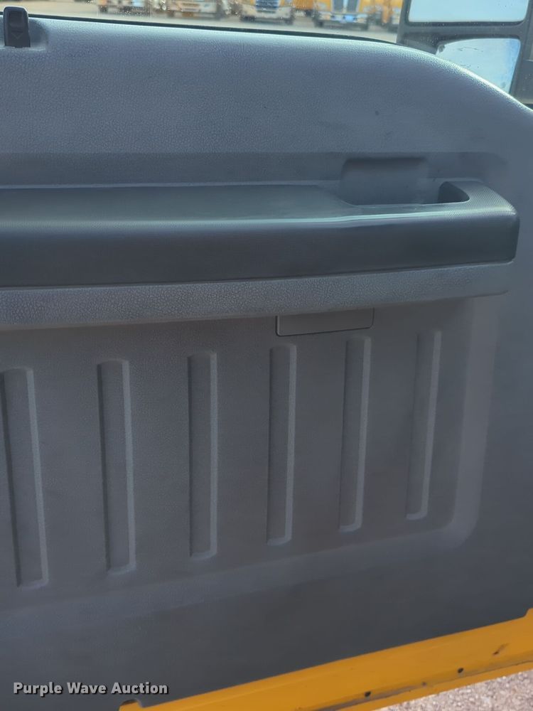 image for item ER4526 2015 Ford F350 Super Duty utility bed pickup truck