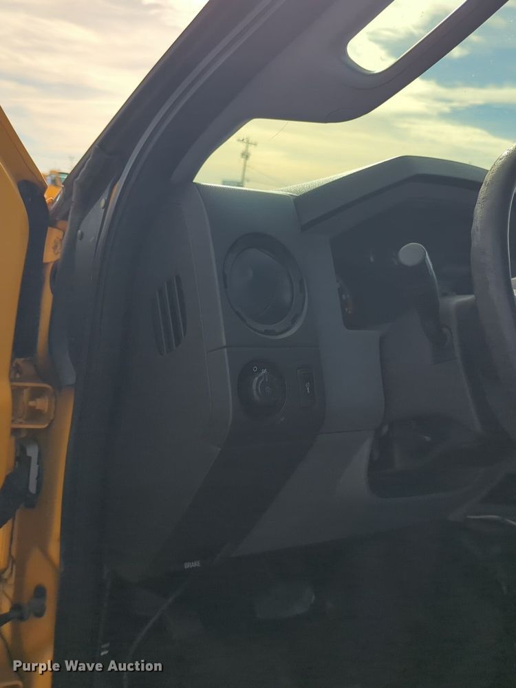 image for item ER4526 2015 Ford F350 Super Duty utility bed pickup truck