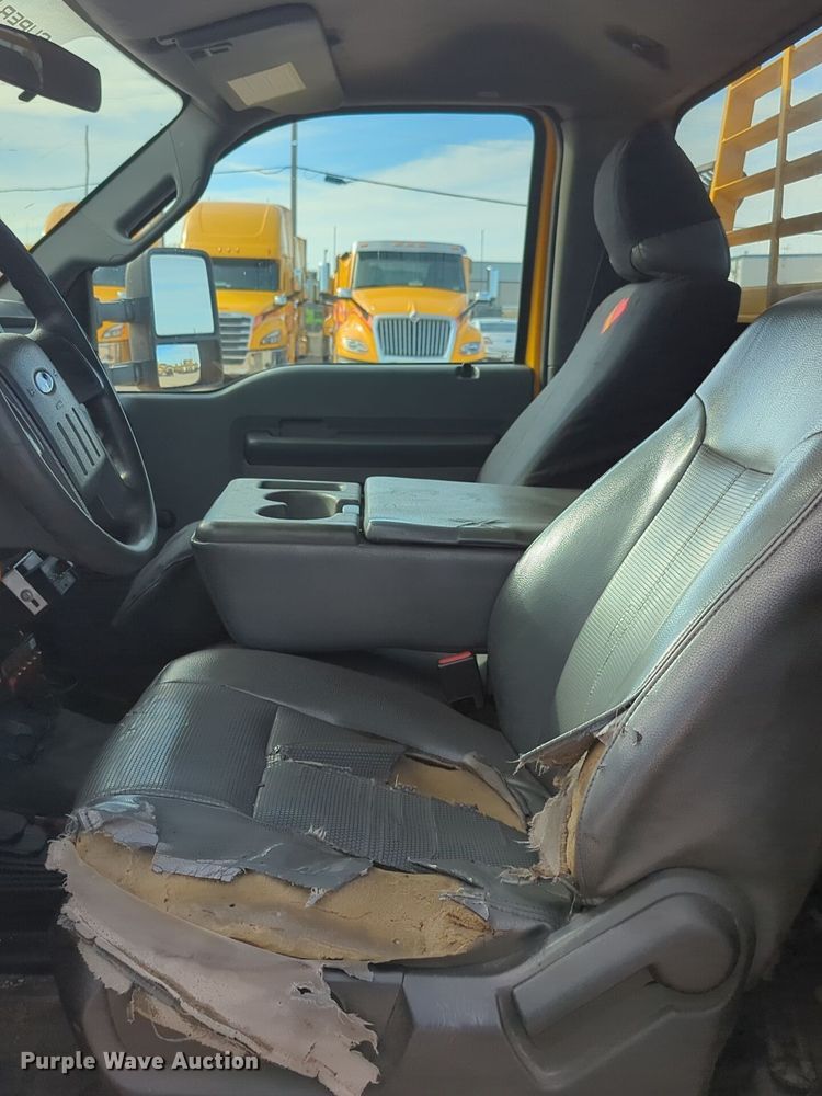 image for item ER4526 2015 Ford F350 Super Duty utility bed pickup truck