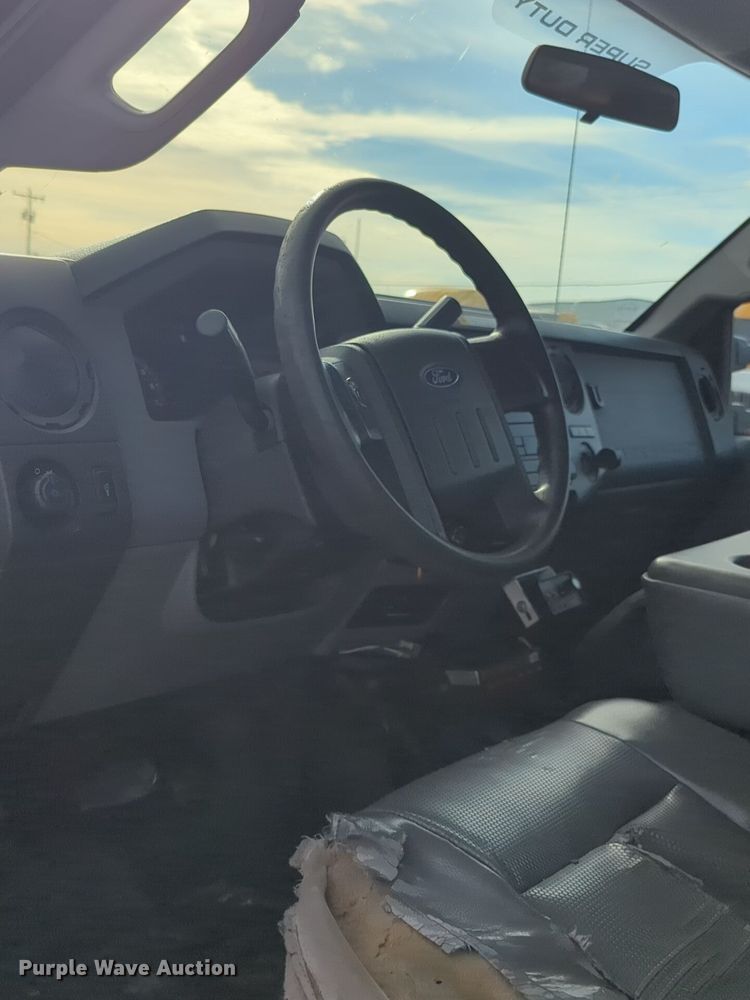 image for item ER4526 2015 Ford F350 Super Duty utility bed pickup truck