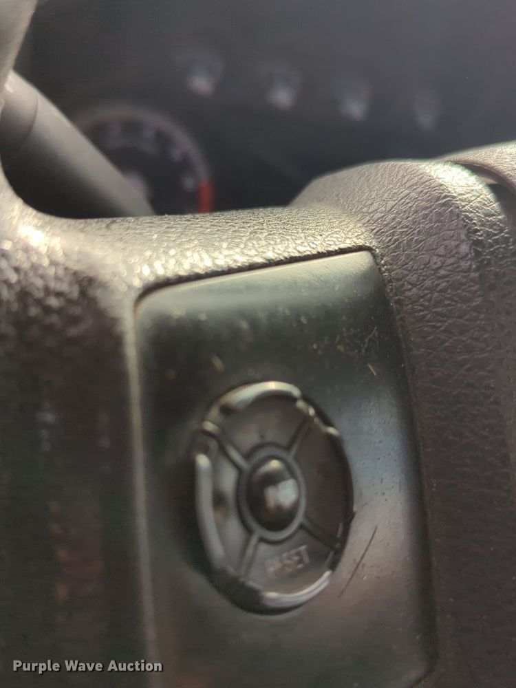 image for item ER4526 2015 Ford F350 Super Duty utility bed pickup truck