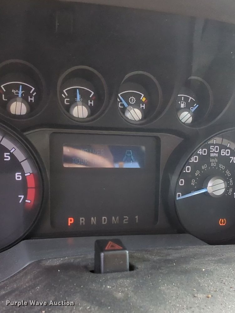 image for item ER4526 2015 Ford F350 Super Duty utility bed pickup truck