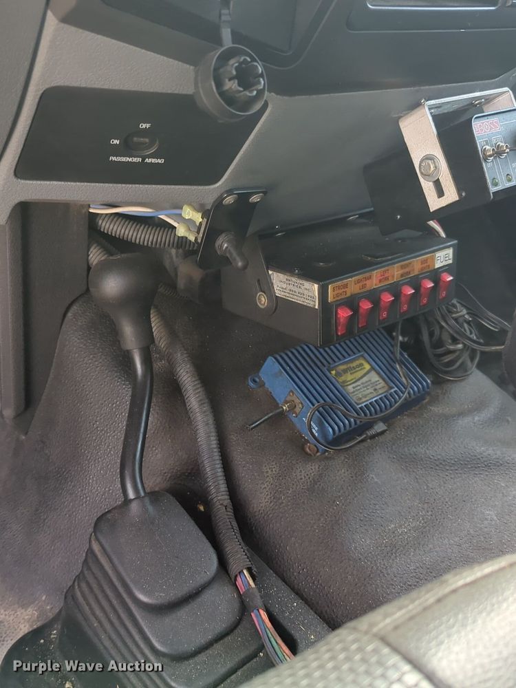 image for item ER4526 2015 Ford F350 Super Duty utility bed pickup truck