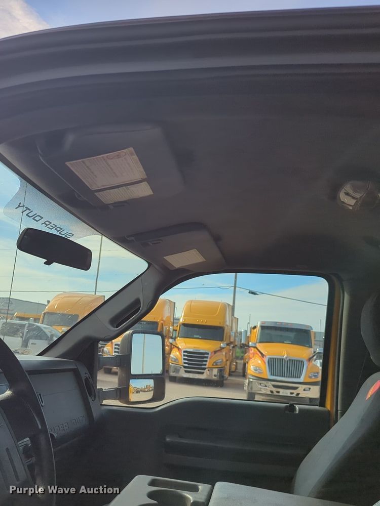 image for item ER4526 2015 Ford F350 Super Duty utility bed pickup truck