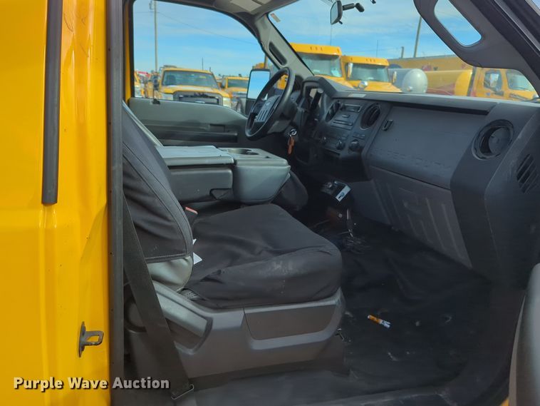 image for item ER4526 2015 Ford F350 Super Duty utility bed pickup truck