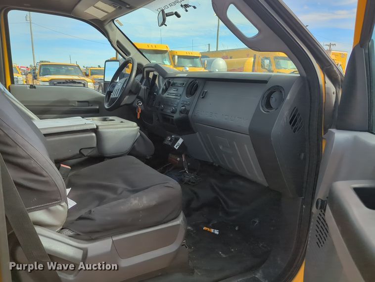 image for item ER4526 2015 Ford F350 Super Duty utility bed pickup truck