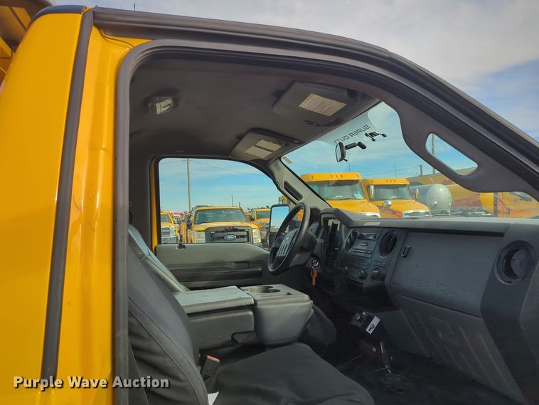 image for item ER4526 2015 Ford F350 Super Duty utility bed pickup truck